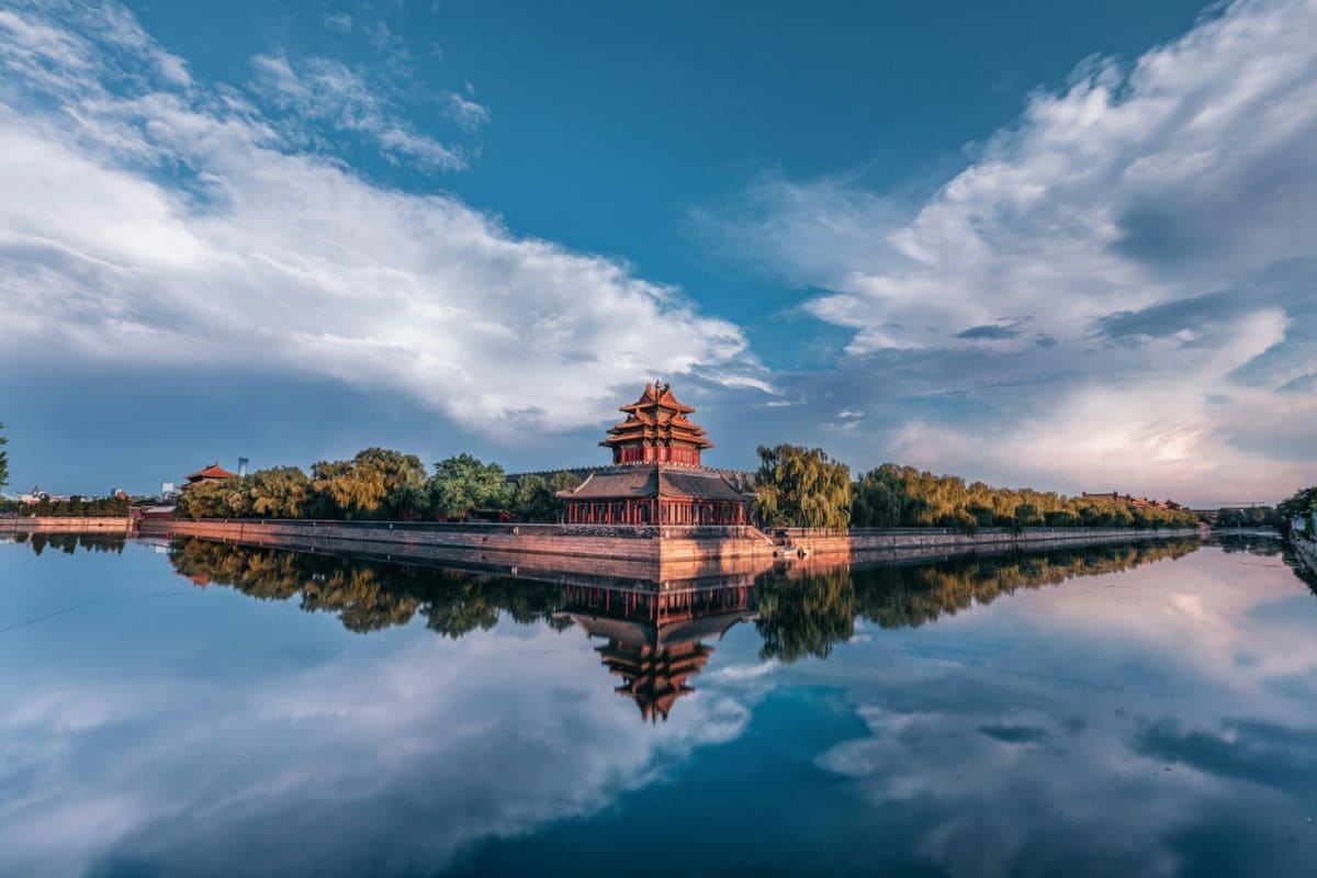 Cina, le emissioni di CO₂ cominciano a scendere: siamo finalmente al picco?