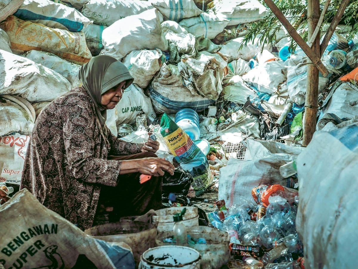 Crediti di plastica, una falsa soluzione che legittima il colonialismo dei rifiuti
