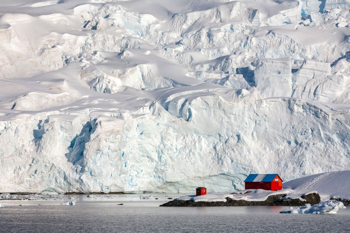 The last ownerless territory: Antarctica and the 2048 window