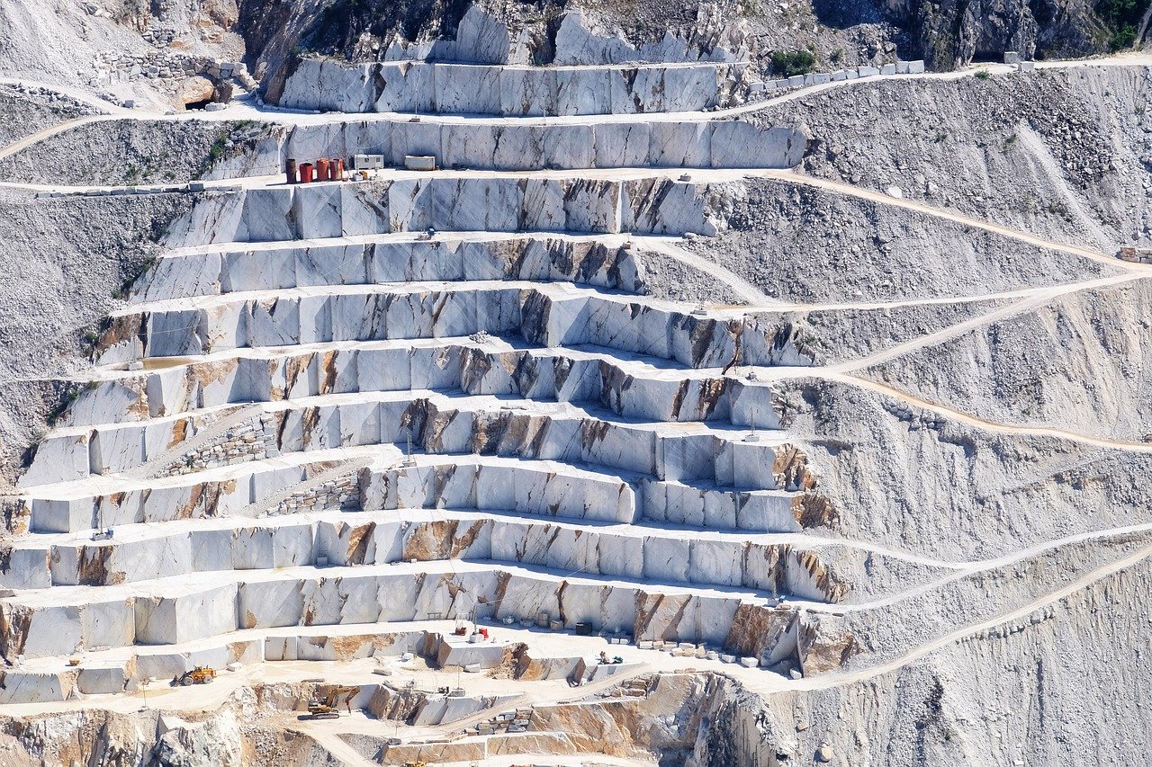 Edilizia circolare per smettere di scavare: il Rapporto Cave di Legambiente