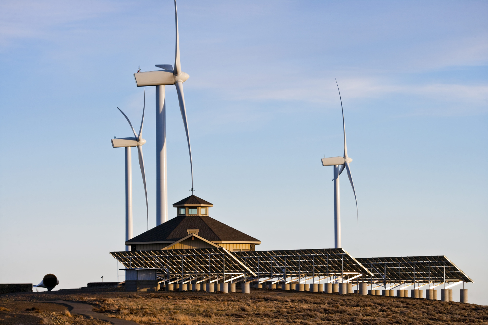 Dazi, crisi e guerre non fermano gli investimenti in energia: 2025 anno record