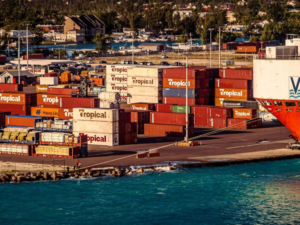 Dazi boomerang: le imprese USA pagano, ma l’Europa regge sulla competitività