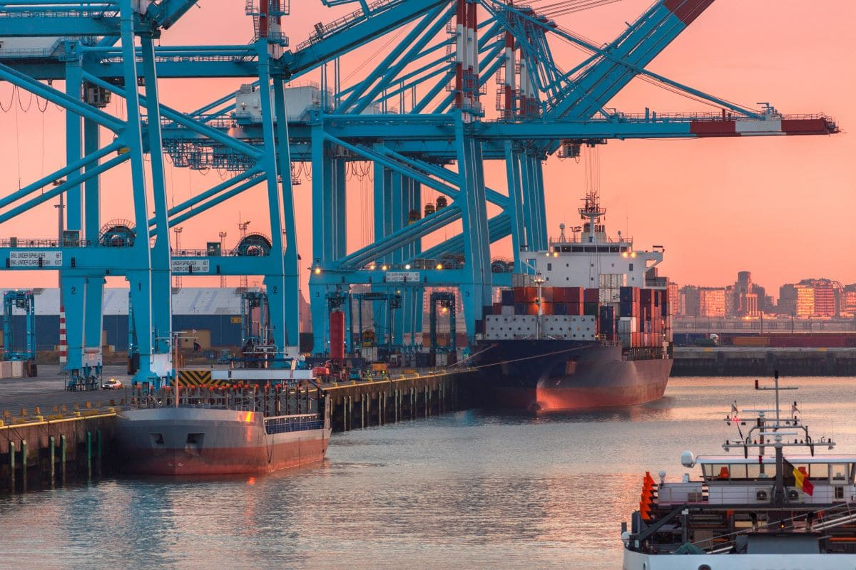 Decarbonizzazione del trasporto marittimo, accordo storico all’IMO