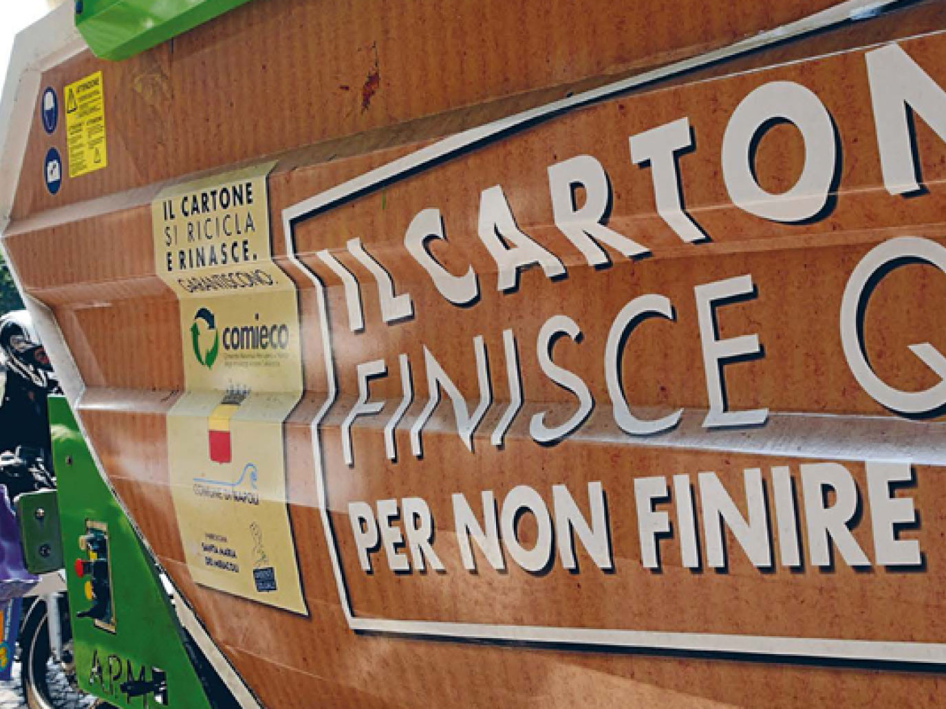 Il cartone vince sul degrado