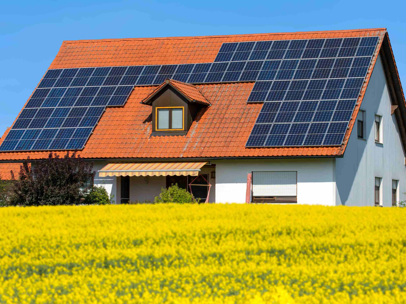 Il Parlamento Ue approva la direttiva case green, al via il negoziato 