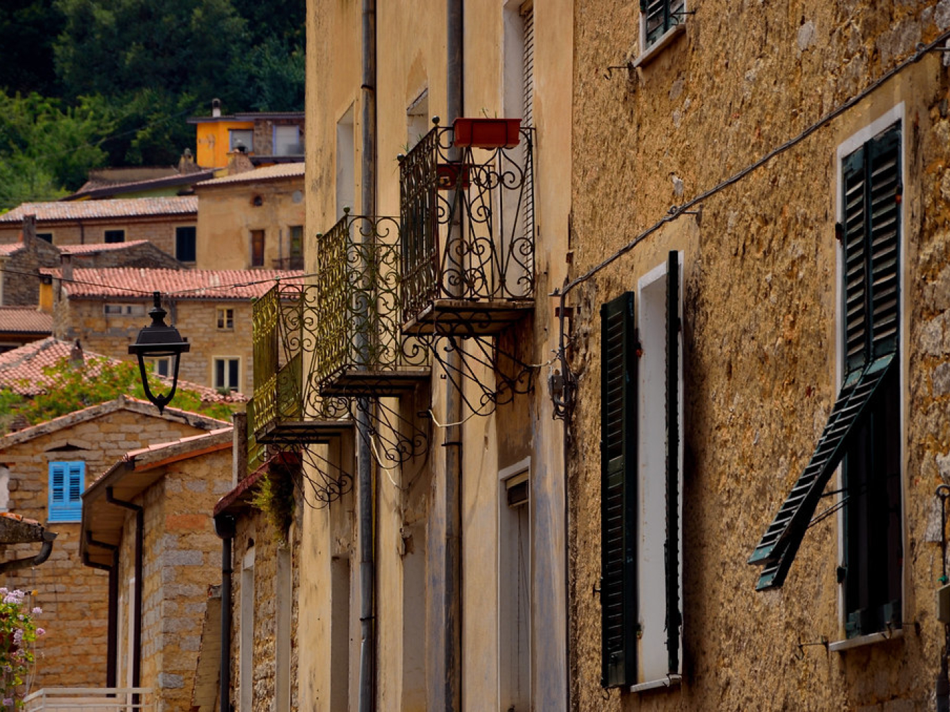 La pubblica amministrazione alla sfida della sostenibilità: Nuoro e Carugate
