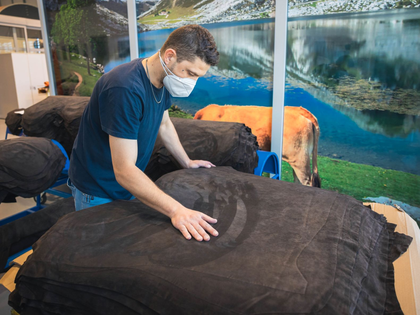 Moda circolare: così Evolo rigenera gli scarti del camoscio