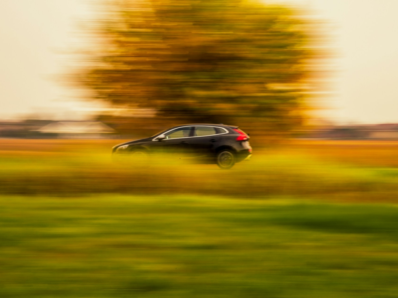 Auto elettriche: boom di vendite, ma in Europa mancano le colonnine