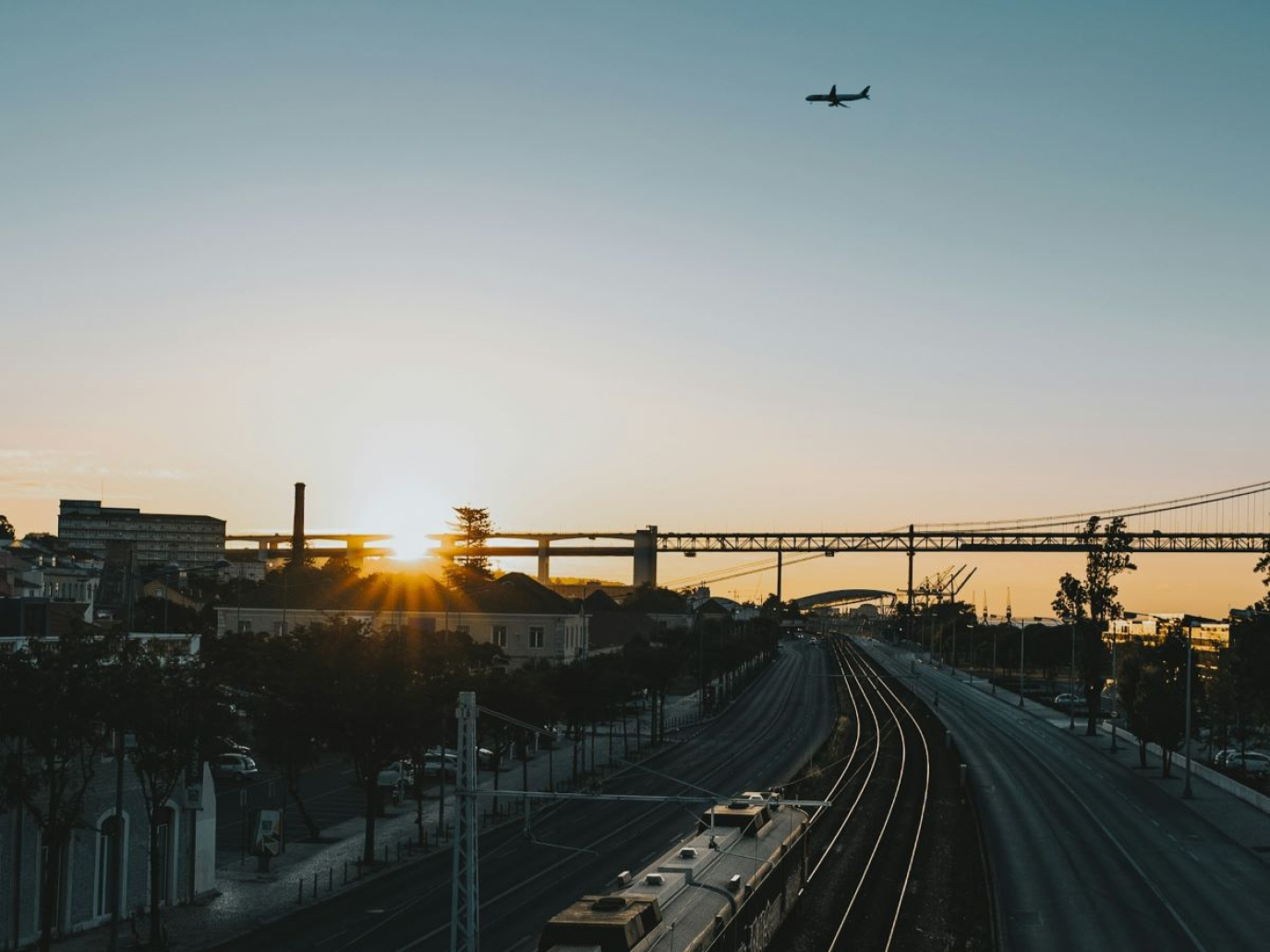 Quando il treno è più costoso dell'aereo: il paradosso dei voli brevi