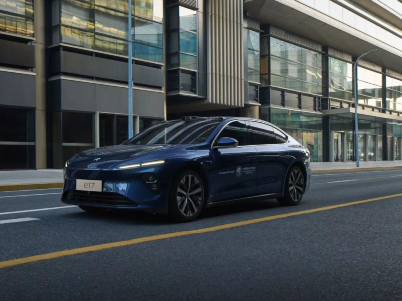 NIO batte Tesla con la prima auto elettrica da 1.044 km di autonomia