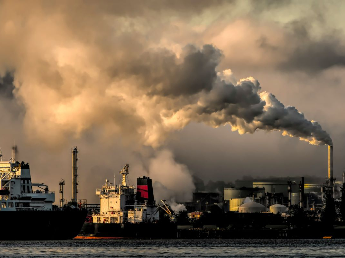Danni climatici, aumentano le cause legali e gli impatti finanziari sulle aziende