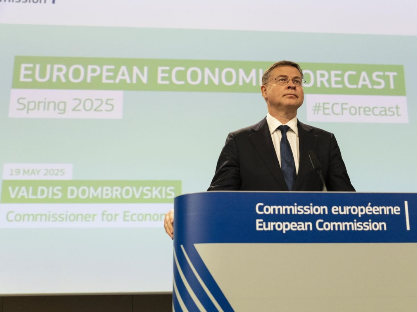 La Commissione UE taglia stime di crescita per l’Eurozona, Italia inclusa