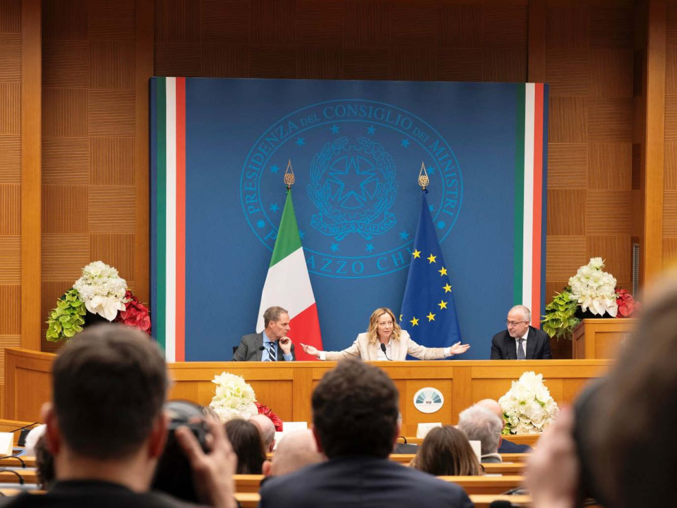 Clima di nuovo assente alla conferenza stampa di Giorgia Meloni