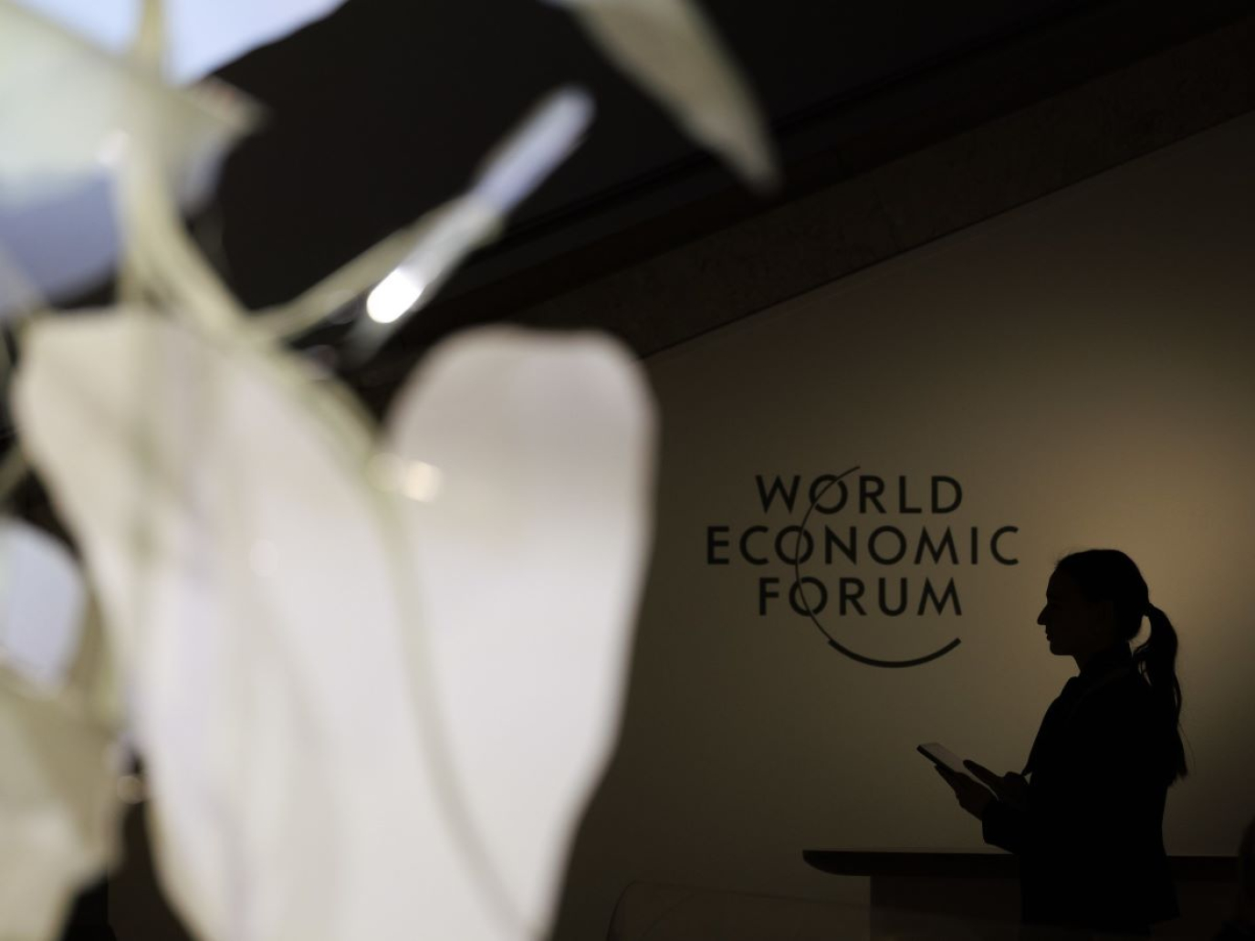 Davos 2026, quello che conta è fuori dalla sala
