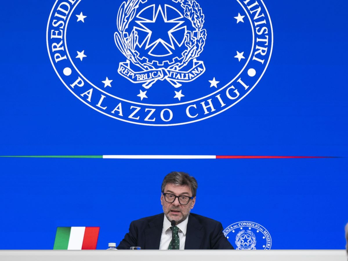 Legge di bilancio 2026, ok dal Senato: una Manovra che insegue l’emergenza