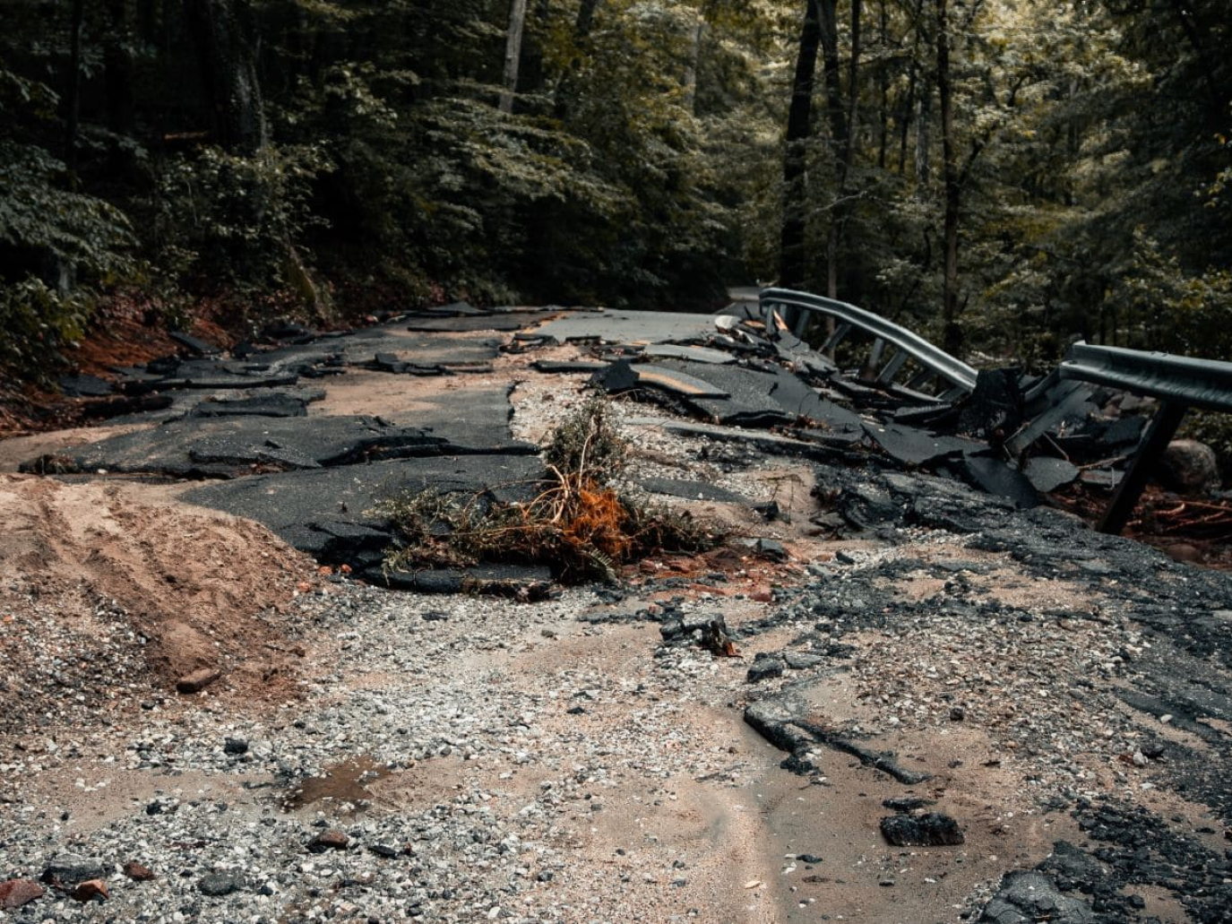 Frane, il territorio a rischio è cresciuto del 15% in 4 anni: il report ISPRA