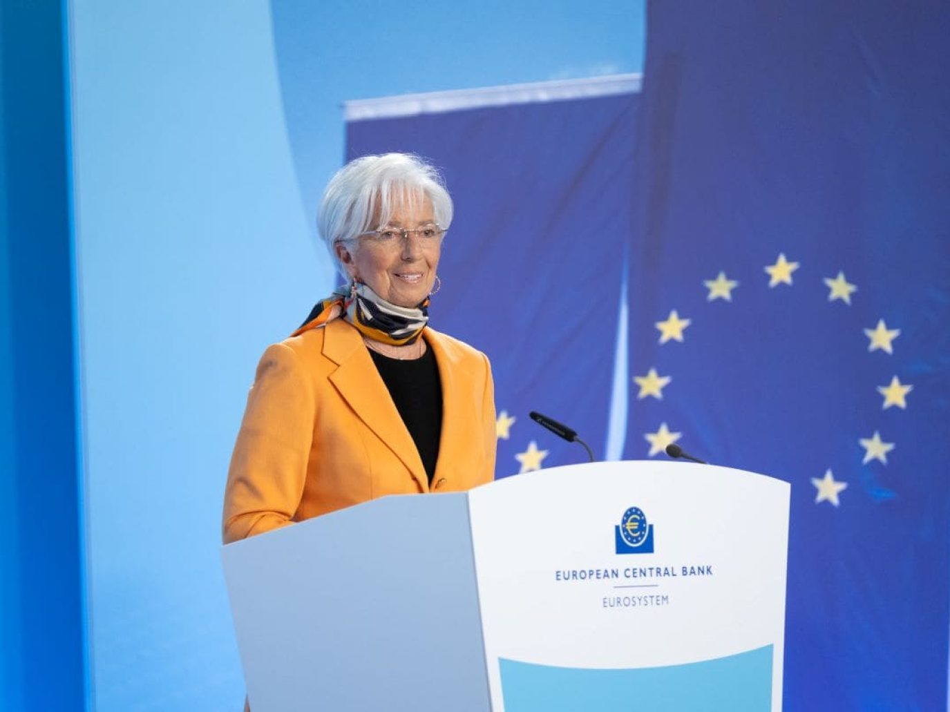 BCE taglia ancora i tassi di interesse. Lagarde: incertezza export ed energia