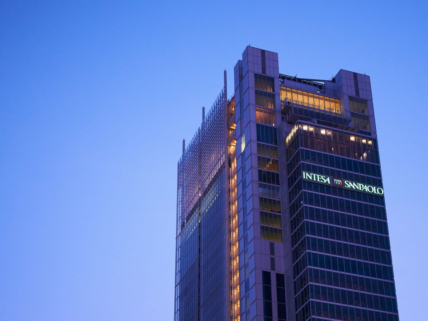 Intesa Sanpaolo accelera sulla sostenibilità con risultati record nel 2024