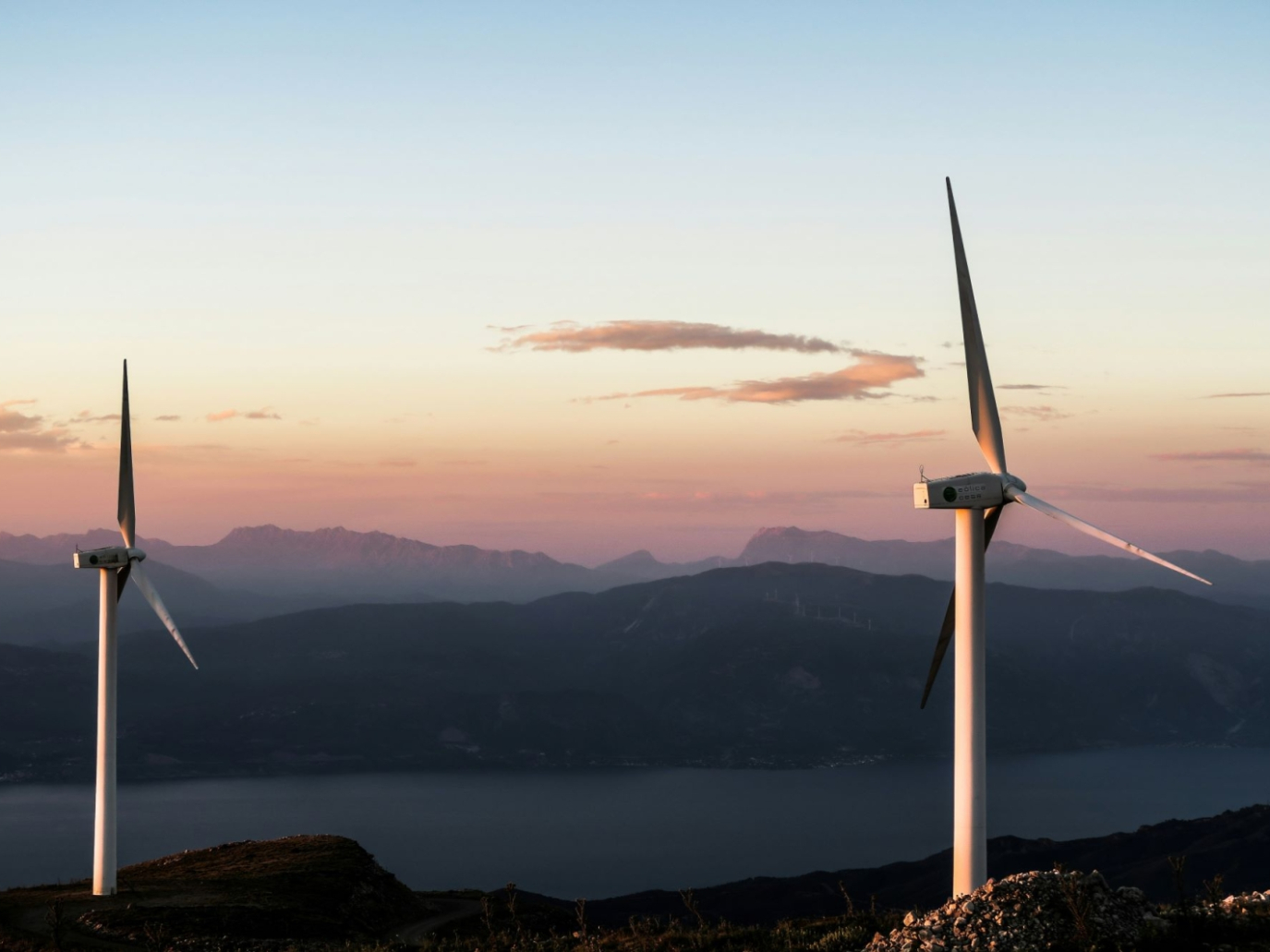 Energia, emissioni CO₂ record nel 2023: le rinnovabili le frenano (ma a fatica)