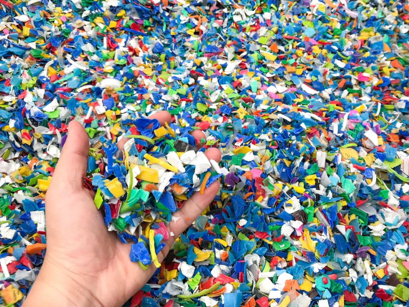 Plastica riciclata: Tomra inaugura il nuovo test center per la selezione dei flakes