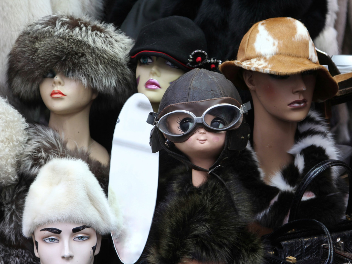 Moda circolare: se il mercato di seconda mano si quota in borsa, la fast fashion rallenta