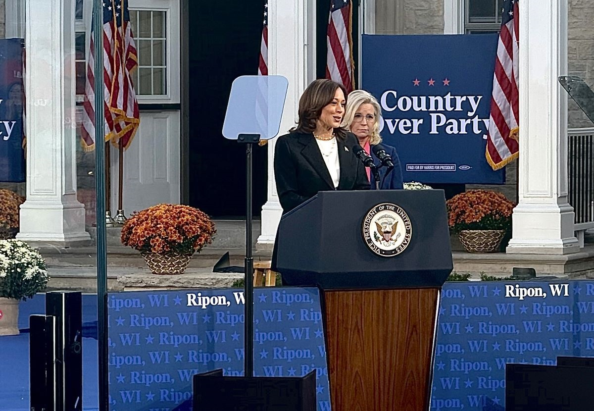 Kamala Harris in cerca del voto repubblicano
