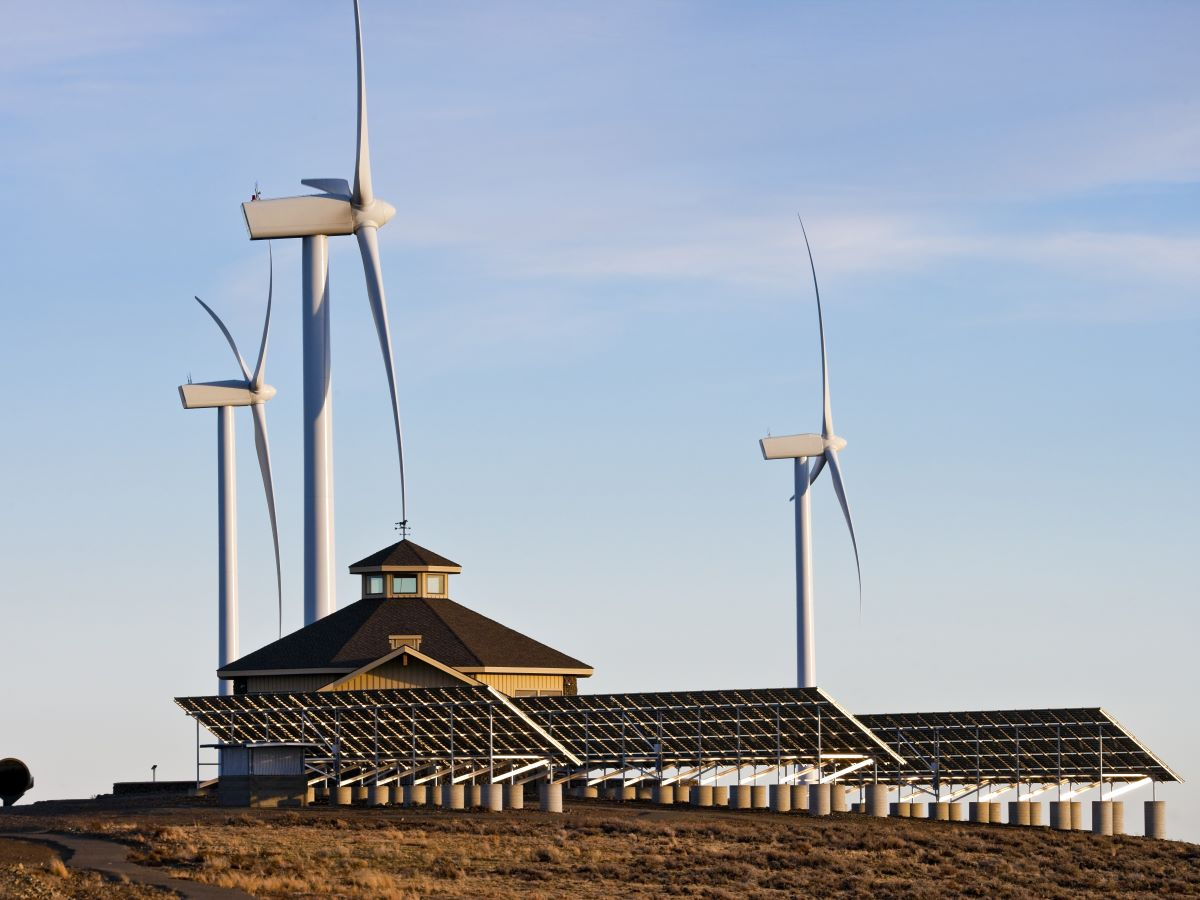 L’elettricità da rinnovabili supera il carbone, ma senza il contributo dell’Oil & Gas