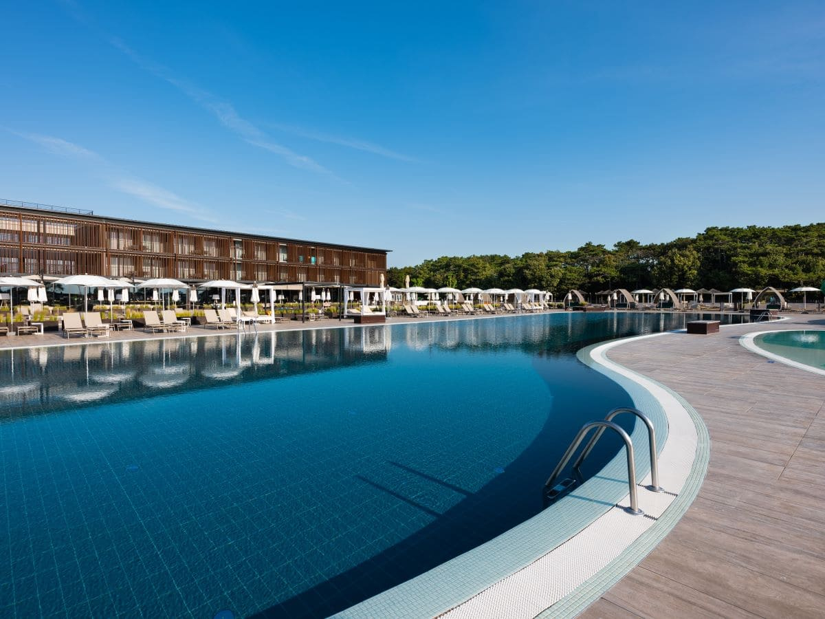 Lino delle Fate, il turismo che lascia crescere il bosco