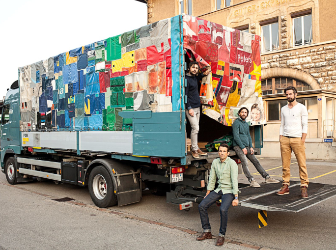 Dopo le borse, ora Freitag punta ai teloni dei camion circolari e compostabili