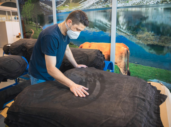 Moda circolare: così Evolo rigenera gli scarti del camoscio