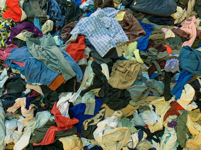 Raccolta e riciclo di abiti usati: nasce UNIRAU