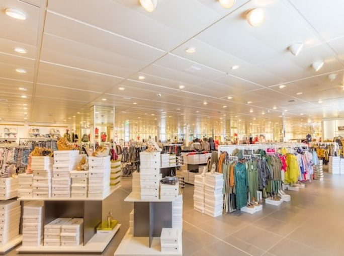 Moda: fast fashion ed e-commerce allontanano la transizione circolare