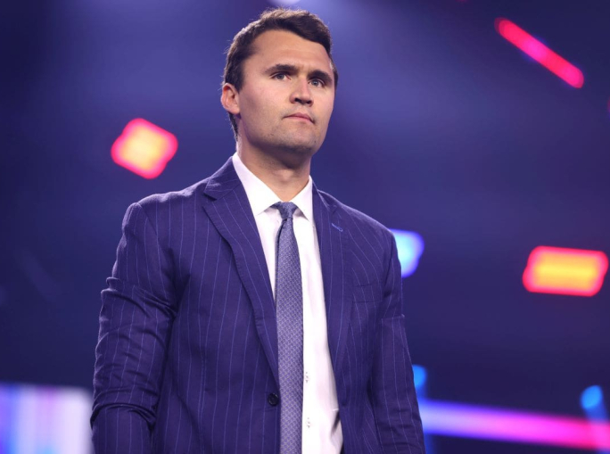 Assassinato l’influencer climanegazionista Charlie Kirk