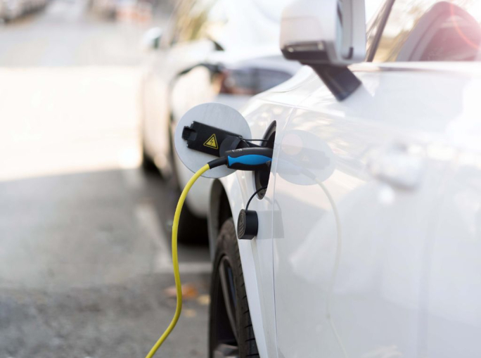 Auto elettriche, da settembre nuovi incentivi per l’acquisto: come ottenerli