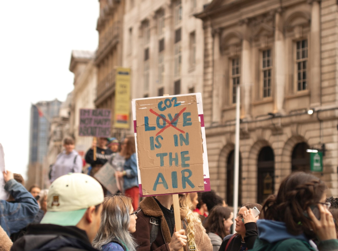 Obiettivo 57% di taglio alle emissioni, UE verso impegni climatici più ambiziosi