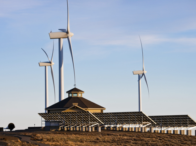 Dazi, crisi e guerre non fermano gli investimenti in energia: 2025 anno record