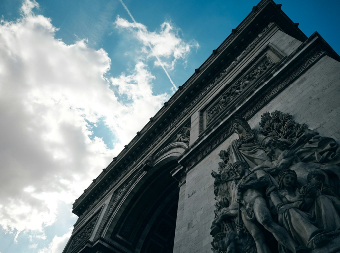 Francia, c’è il carcere per chi non rispetta la direttiva sul Bilancio di sostenibilità