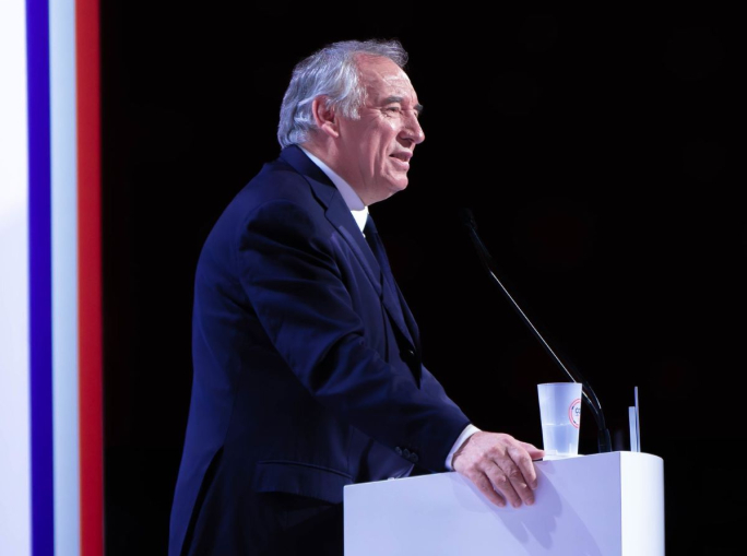 Francia tra deficit, debito pubblico e caos dopo la caduta del Governo Bayrou