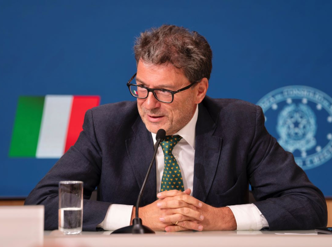 Caro bollette, Giorgetti annuncia un provvedimento nelle “prossime settimane”