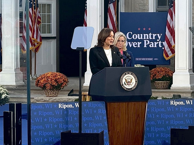 Kamala Harris in cerca del voto repubblicano