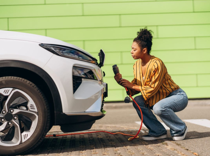 Il bonus auto elettriche? Sono i 600 milioni tolti alle colonnine di ricarica