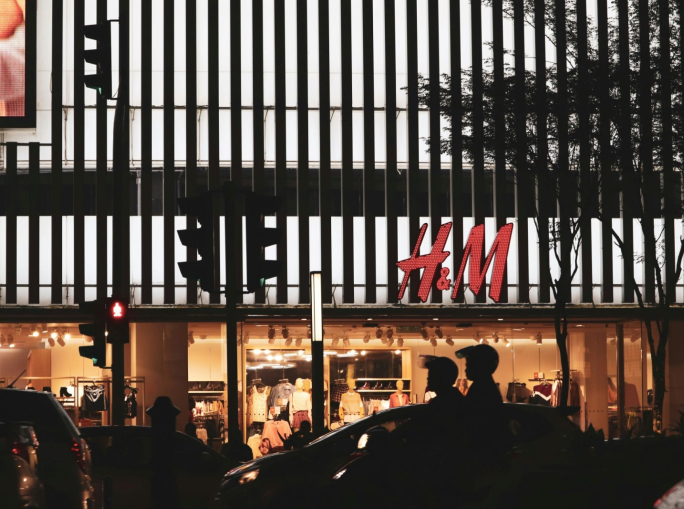 Fashion Crimes: “Zara e H&M usano cotone legato a violenza e devastazione ambientale”