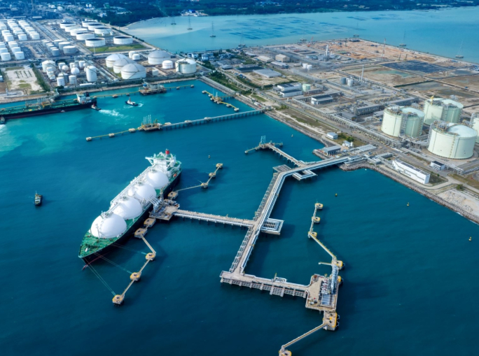 Europa, consumo di GNL in calo: metà dei rigassificatori rischia di essere inutile