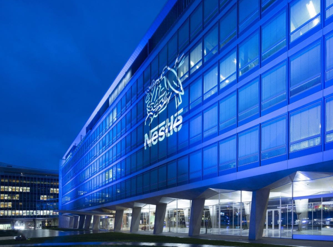 Nestlé lascia l’alleanza globale per ridurre le emissioni di metano