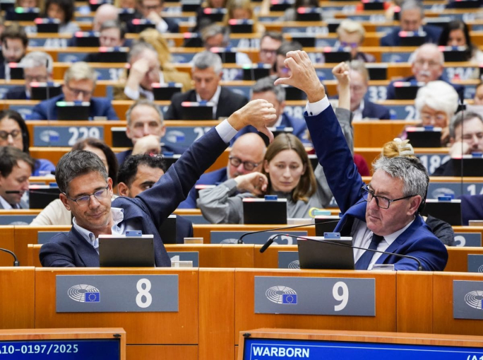 Omnibus I, via libera dal Parlamento UE: a rischio sostenibilità e democrazia UE
