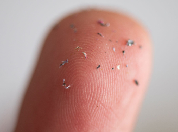 Microplastiche nelle arterie, aumenta il rischio di ictus e infarto
