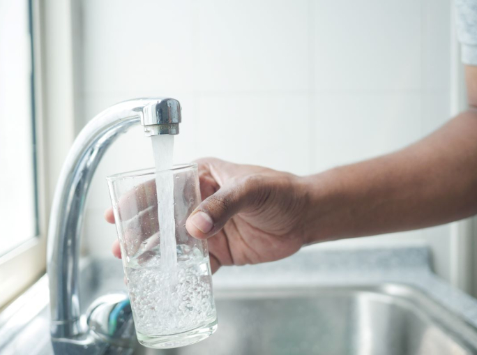 PFAS nell'acqua potabile, un (piccolo) passo avanti al Senato