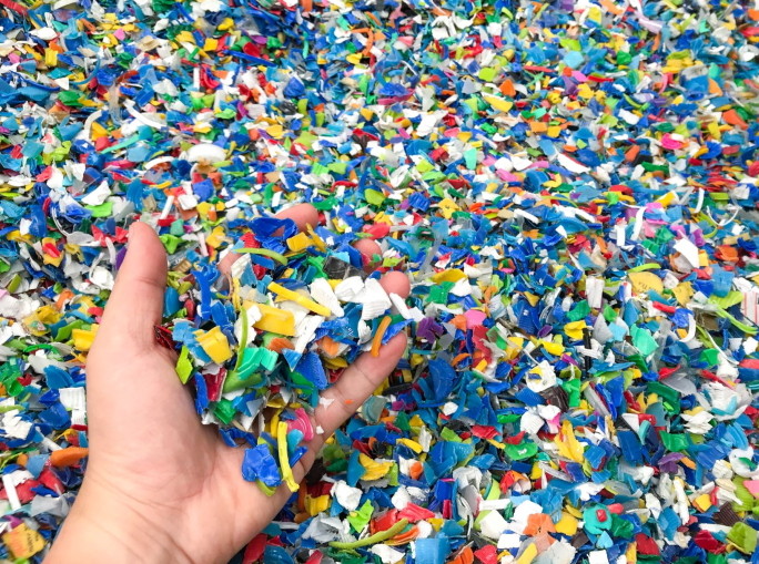 Plastica riciclata: Tomra inaugura il nuovo test center per la selezione dei flakes