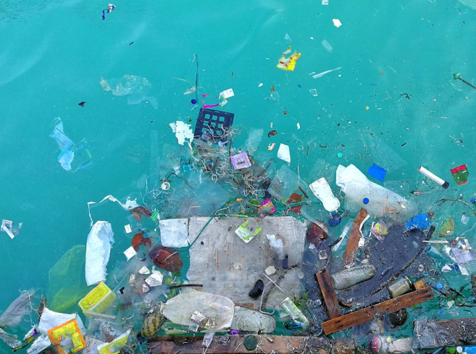 Trattato globale sulla plastica: un accordo di Parigi o una convenzione specifica? 