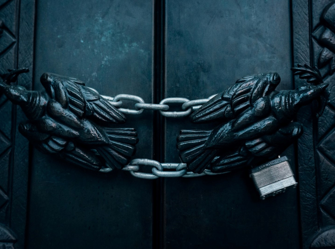 Assemblee degli azionisti a porte chiuse, la protesta della società civile